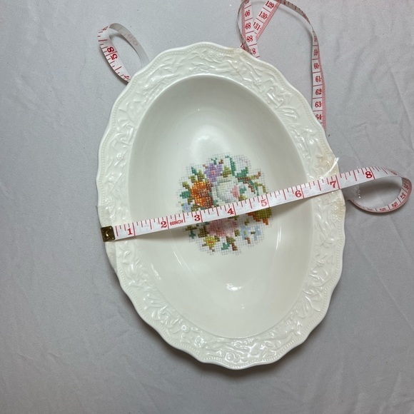 Vintage Vogue Fine China Susanna Oval Serving Bowl with Embroidery Circle Design - Picture 4 of 4